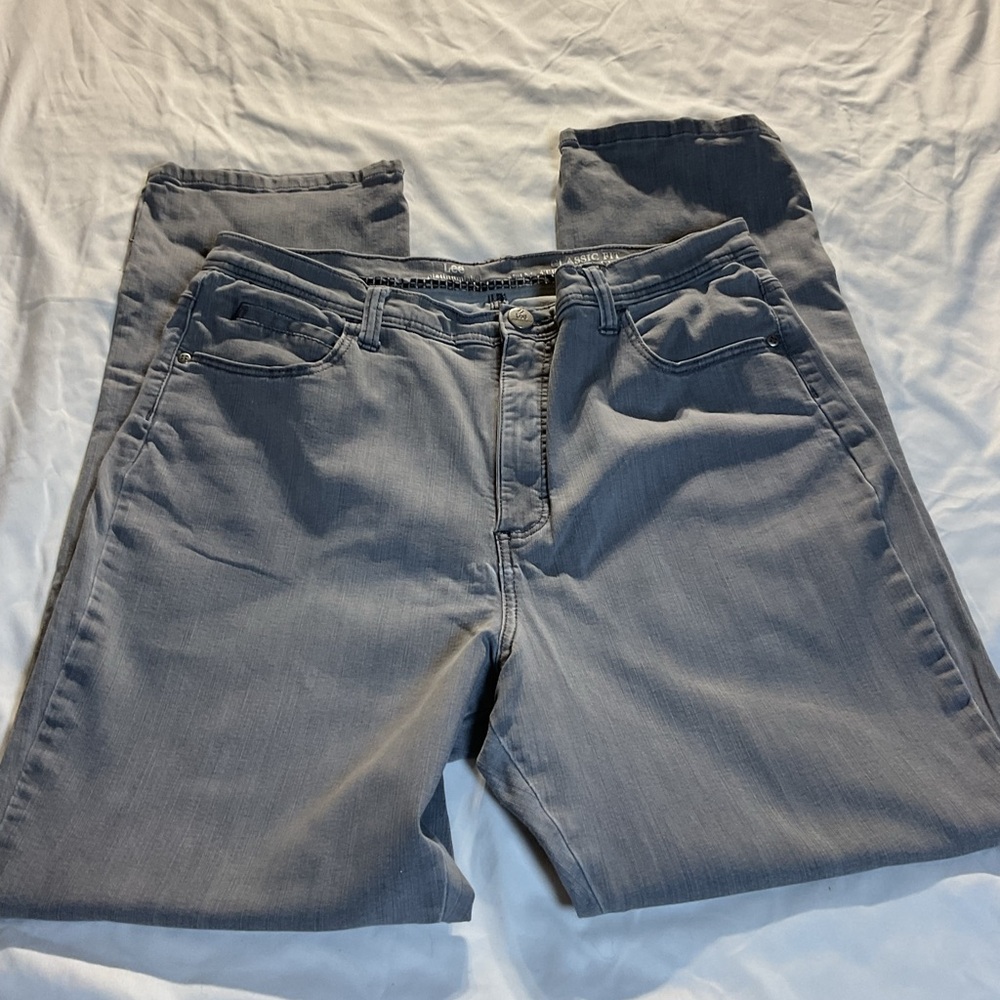 Lee Women's Platinum Classic. Fit/Straight Leg size 14